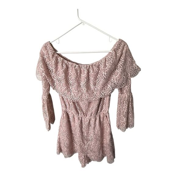 BB Dakota Mauve Lace Off-the-Shoulder Romper Size Small - Picture 6 of 9